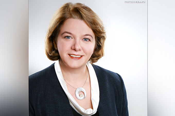 Bewerbungsfoto Frau mit roten Haaren