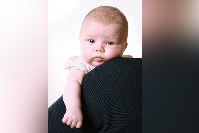 Babyfoto auf Schulter