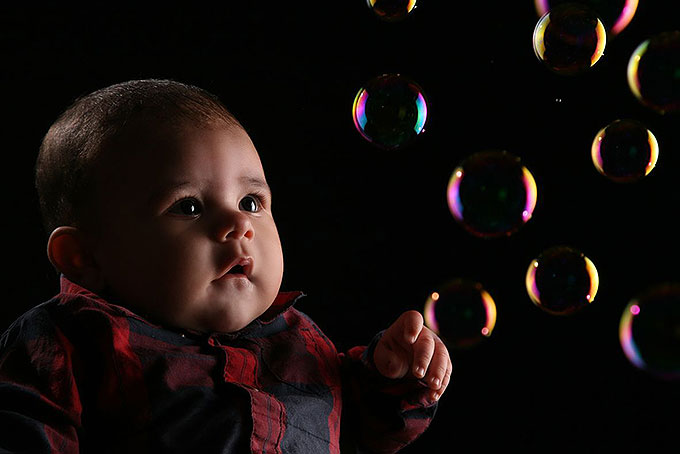 Babyfoto mit Seifenblasen
